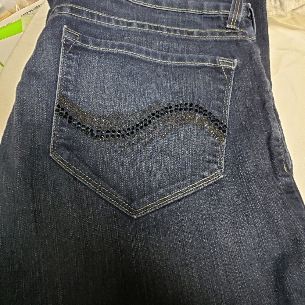 EUC NYDJ  Lift Tuck Rhinestone Pocket Je…